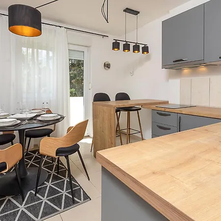 Apartment 1 Bedroom In *