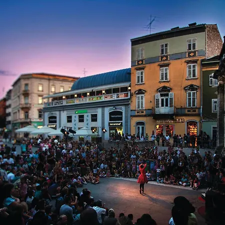 Stunning In With Wifi Pula