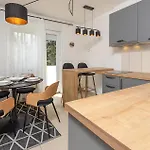 Apartment 1 Bedroom In *